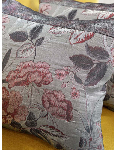 Декоративни възглавници в сив цвят на цветя-1