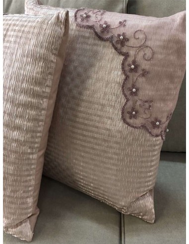 Декоративни възглавнички с бродерия в розов нюанс-4