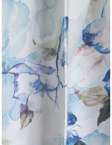 Плътна бяла завеса с принт на сини цветя-1