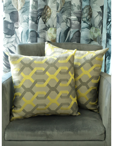Декоративни възглавници с преплитащи се шарки в сиво и жълто-1