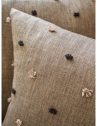 Арт декоративни възглавници в кафяв цвят и релефни точки-3