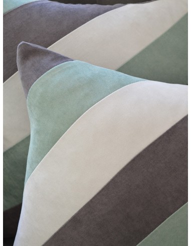 Стилни декоративни възглавници в три нюанса-3