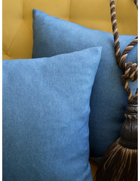 Изчистени възглавници от мека материя в син цвят-3