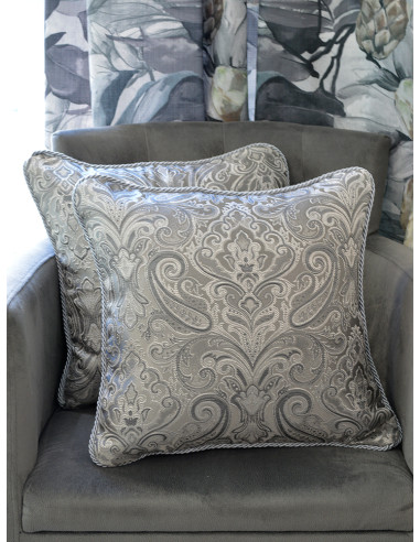 Стилни декоративни възглавници с барокови елементи в сив цвят-1