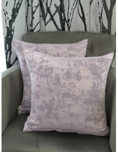 Декоративни възглавници в бледо лилав нюанс на петна-1