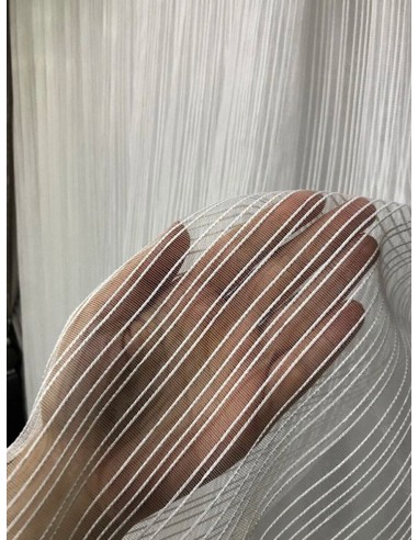 Плат за перде с верникални линии в бял цвят-2