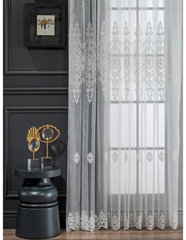 Стилна бродерия от прозрачна органза в бял нюанс-2