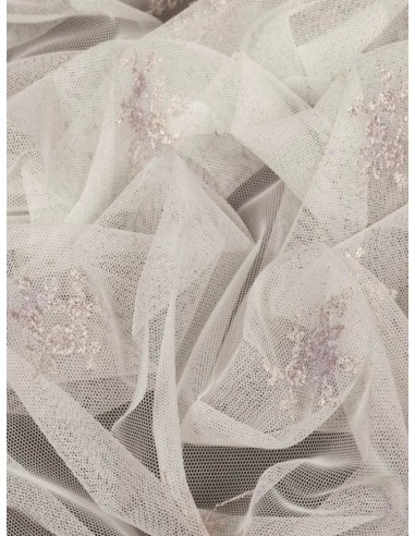 Фина материя с бродирани розички в цвят пудра-2