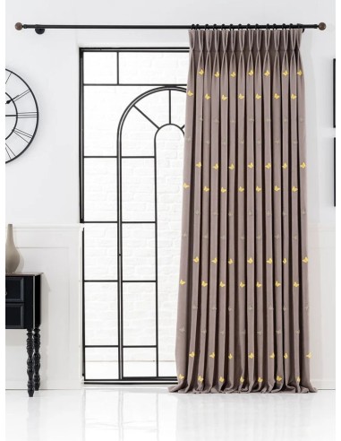 Завеса с бродирани релефни пеперуди-2