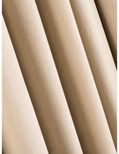 Внесете стил и топлина във вашия дом с тази готова завеса в елегантния бежов нюанс.