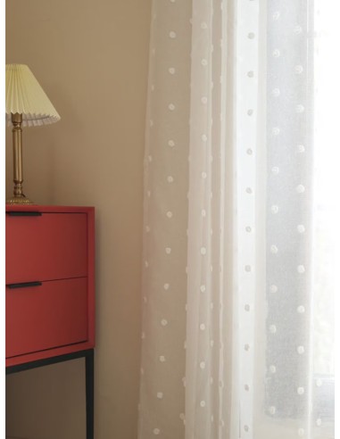 Текстил с релефни точки върху ленена материя