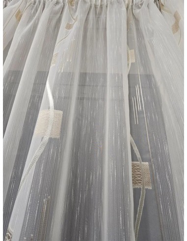 Органза в слонова кост със светло бежови квадрати