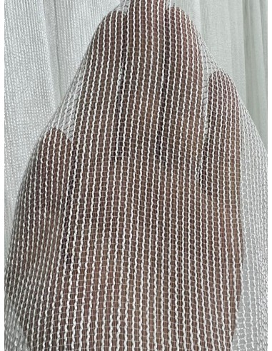 Фино бяло перде с декоративна нишка