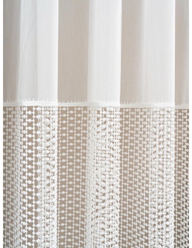 Бяло перде с ефектен дизайнерски бордюр