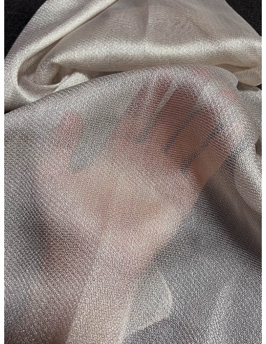 Полупрозрачна материя в мек пепеляв нюанс