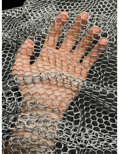 Едра мрежа в тъмно сив цвят