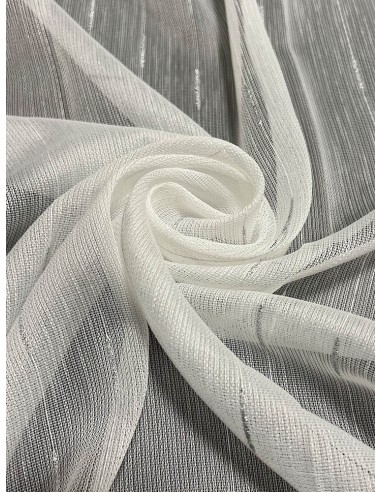 Тънко перде със сребристи линии