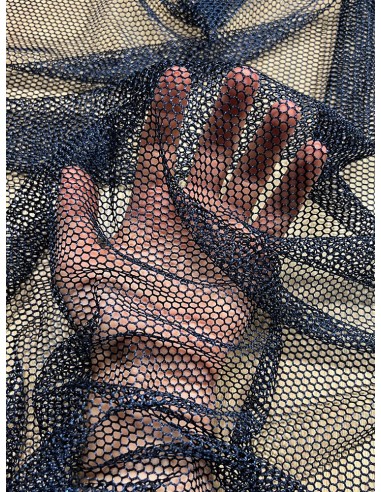 Фина мрежа в тъмносиньо