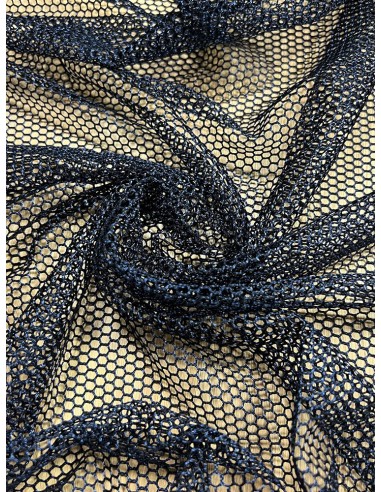 Фина мрежа в тъмносиньо