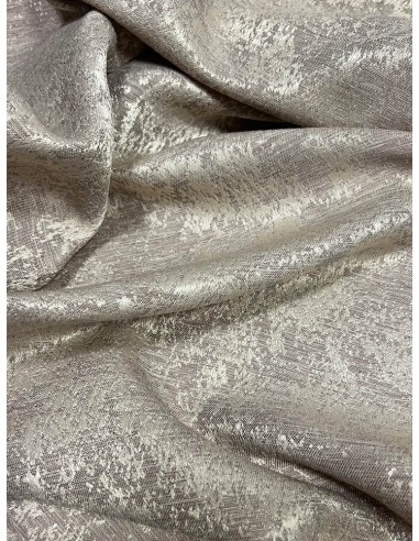 Златисто-бежова завеса със сатенен ефект