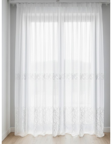 Елегантно тънко перде с ефектна бродерия в бял цвят