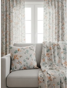 Флорален текстил с кремави и тюркоазени цветя