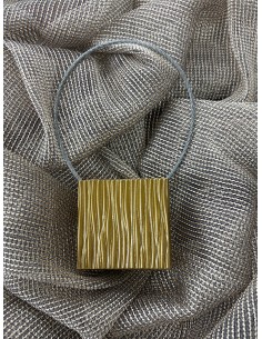 Златен магнит с блясък и релеф