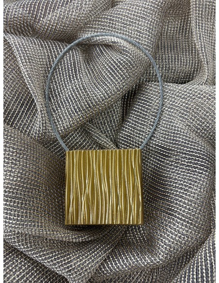 Златен магнит с блясък и релеф