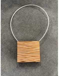 Магнит с релеф и блясък в розово злато