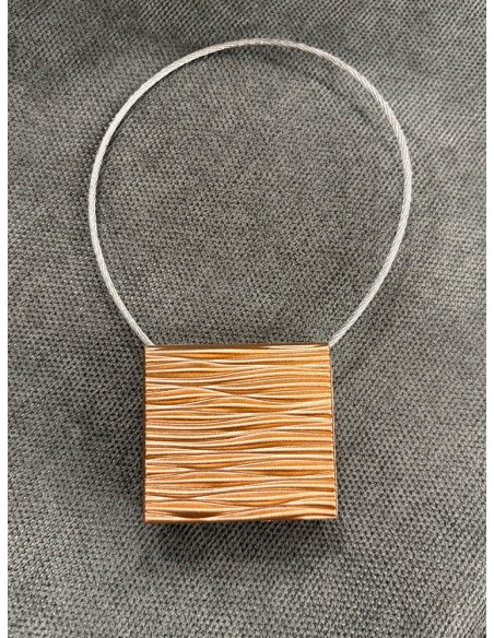 Магнит с релеф и блясък в розово злато