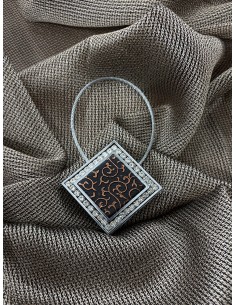 Квадратен сребърен магнит с орнаменти