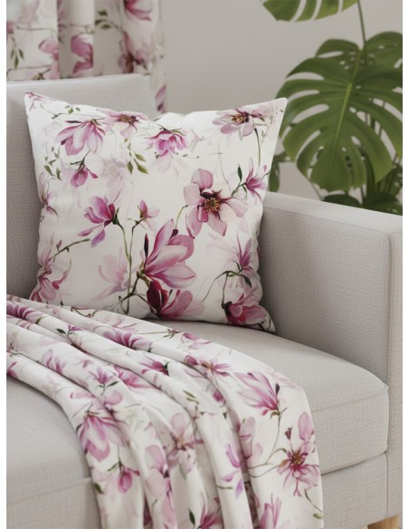 Плат за завеса с нежни розови цветя