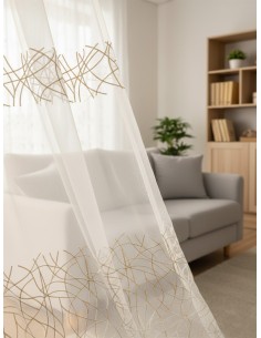 Елегантно тънко перде с ефектна бродерия в златист цвят