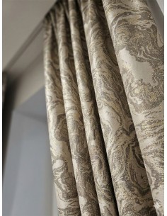 Завеса в светъл нюанс с вълнообразна шарка