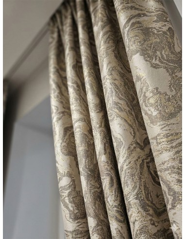 Завеса в светъл нюанс с вълнообразна шарка