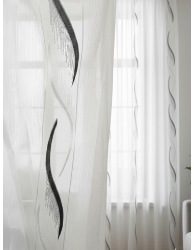 Тънко перде с вълнообразна шарка в черно и бяло