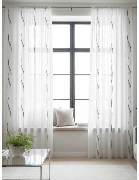 Тънко перде с вълнообразна шарка в черно и бяло