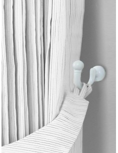 Кука за стена в бял матов цвят