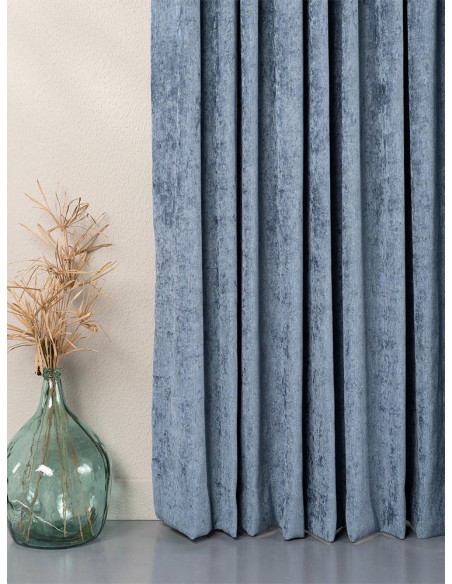Завеса с плюшена текстура в елегантен син цвят