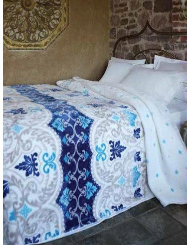 Одеяло в бяло и синьо с едри фигури MODALETTO PALMIRA-1